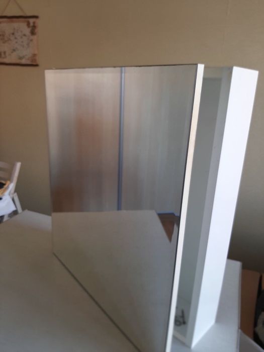 Підвісна шафа в ванну кімнату