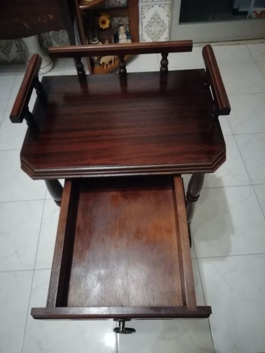 Mesa Antiga Pequena  Bonita