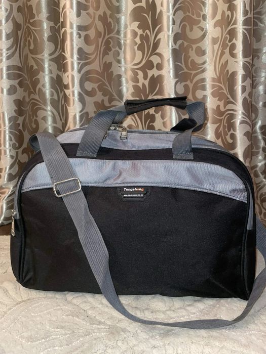 Дорожня вмістка сумка