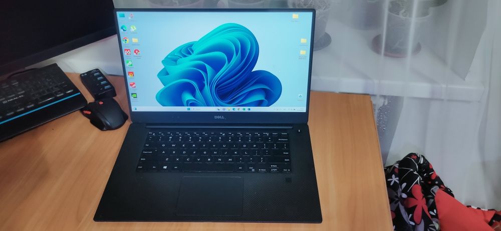 Ігровий Dell XPS 7590/I7-9750H/GTX 1650/8/256