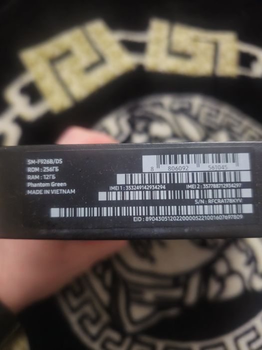 Продам Samsung galaxy z fold 3 5G официал на 2 sim+ Esim