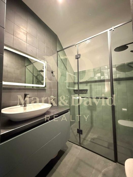 Унікальний будинок з бункером у Віта-Поштова