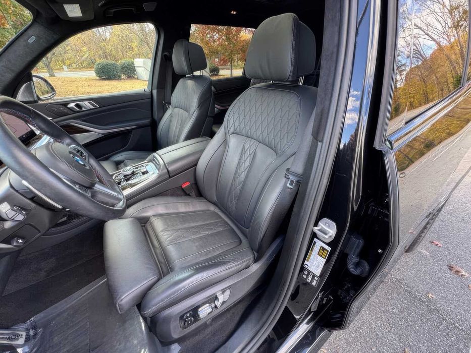 BMW X7 M60i      2024