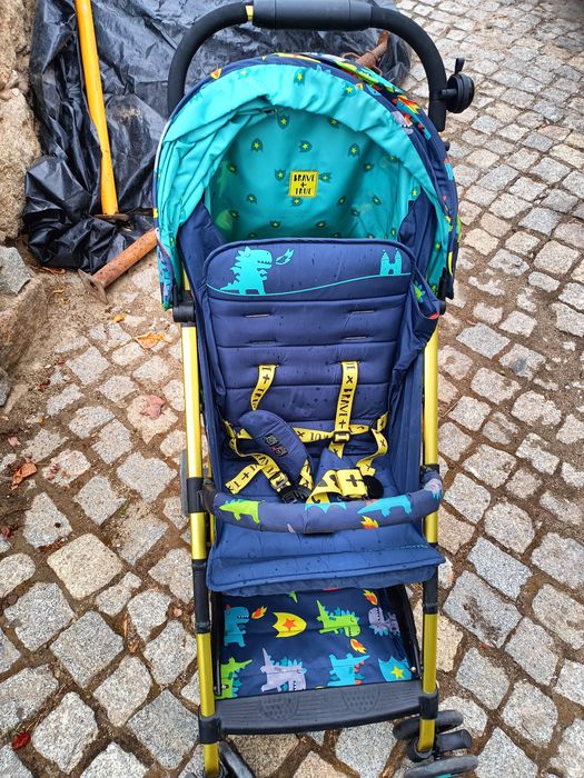 Carrinho de passeio da cosatto menino