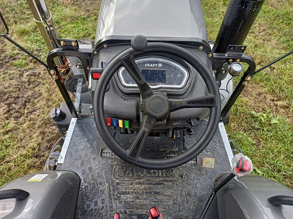 Трактор Скаут 404 СР козырек