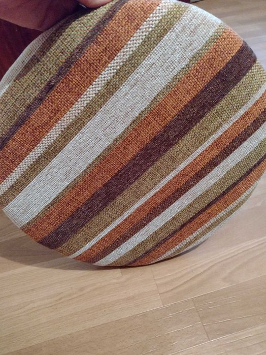 Перетяжка стульев и кресел. Пошив чехлов для матрасов садовой мебели.