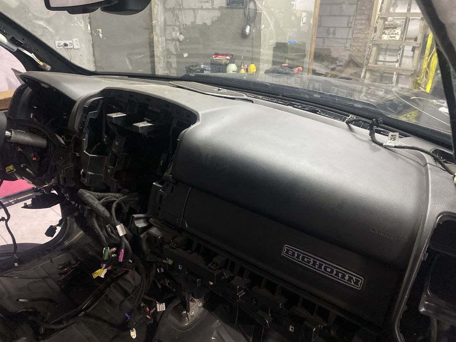 Торпедо, панель салона с подушкой безопасности Dodge Ram 1500 2019
