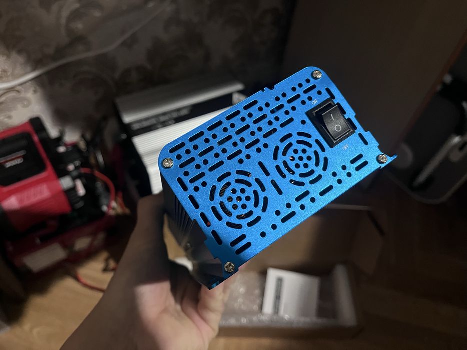 Інвертор 12V 3000W чиста синусоїда з двома розетками 220 та 4 USB