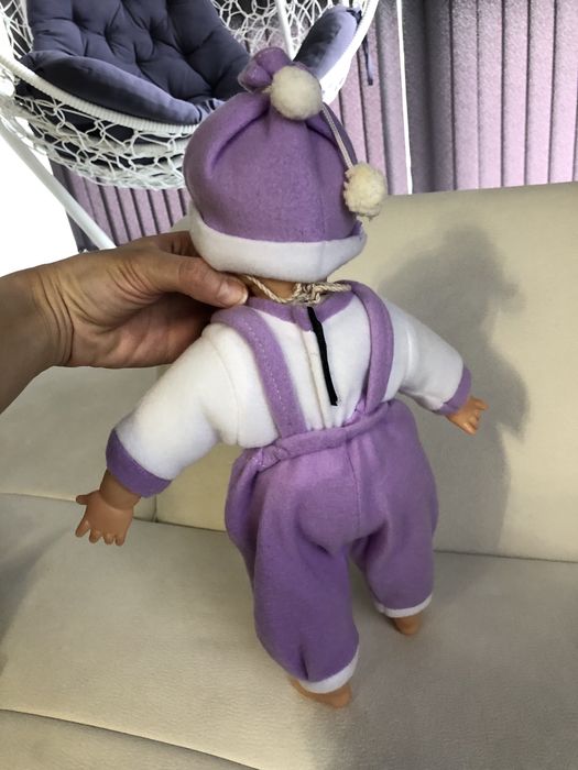 Гарна лялька, пупс.