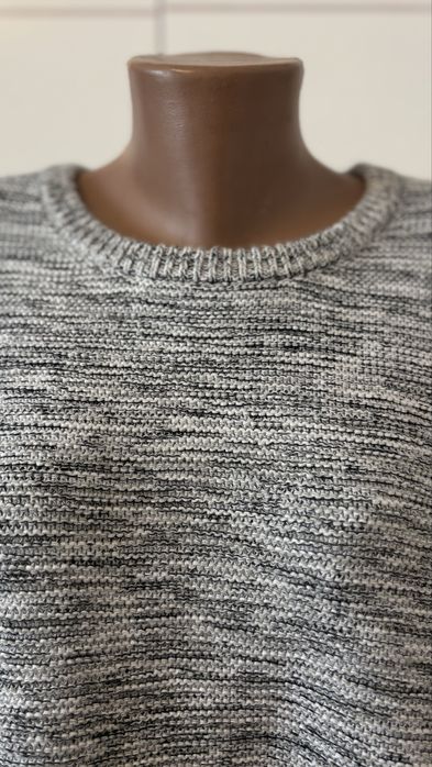 Светр оверсайс , розмір S/M , cтан гарний .