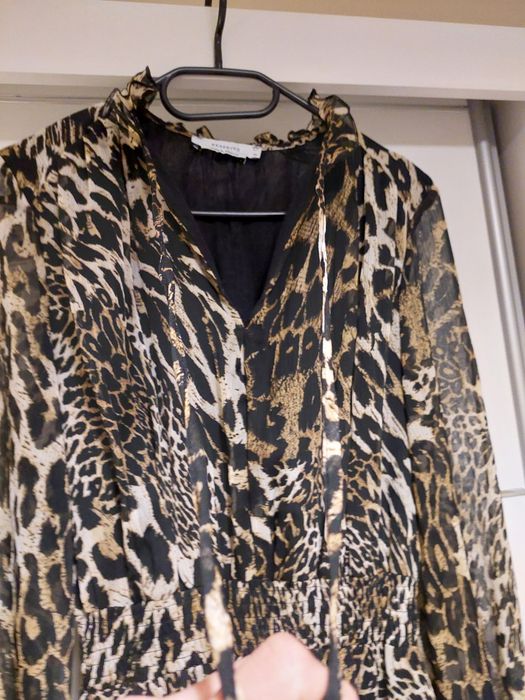 Śliczna sukienka w panterkę