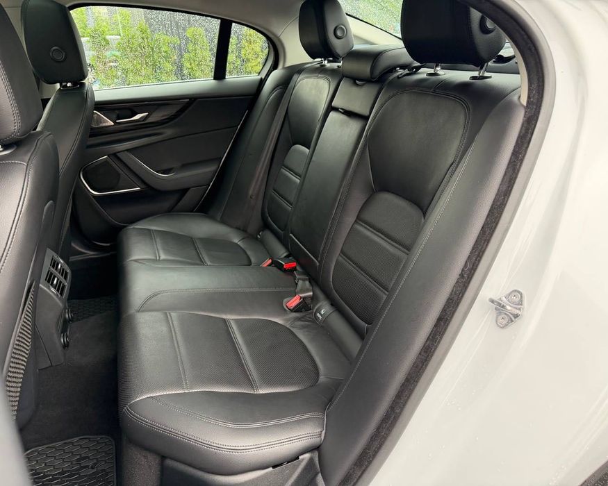 Продаж гарного Jaguar XE