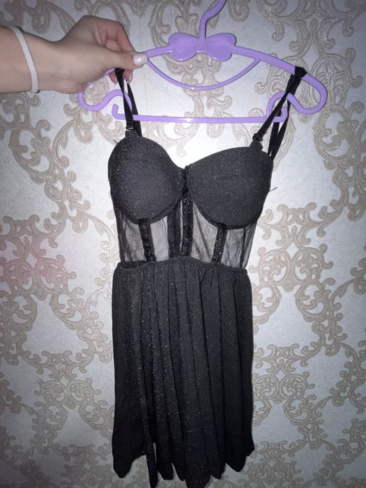 Вечірня сукня з блискітками