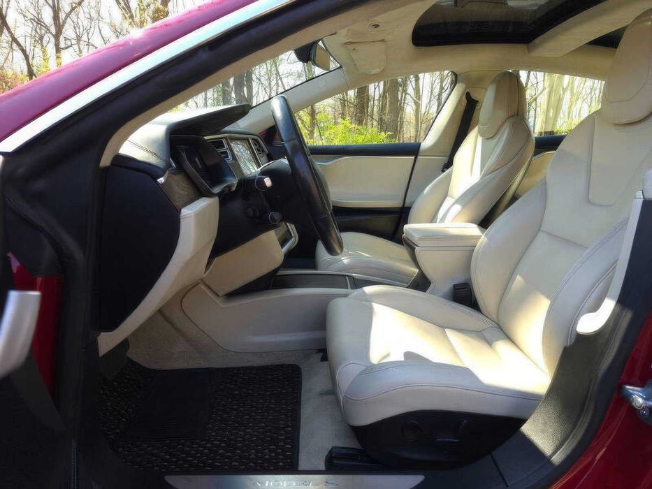 Tesla Model S      2018