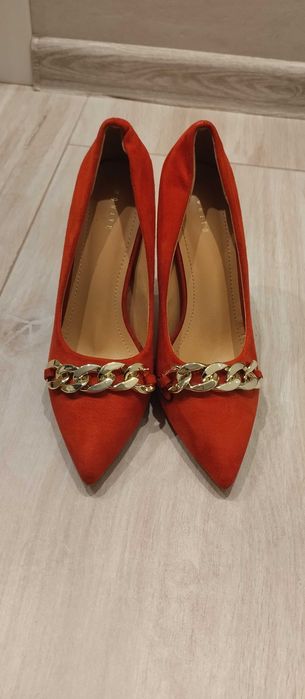Nowe czółenka na szpilce 37