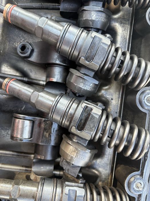 Продам насос форсунки AXD 2.5 T5 07z130073f