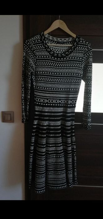 Sukienka wzorzysta rozkloszowana M/L