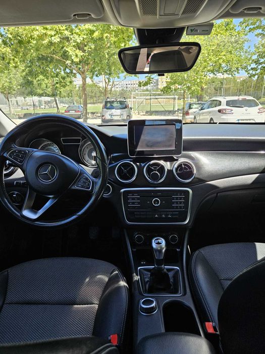 Mercedes-Benz CLA 180 d Sedan - 2015