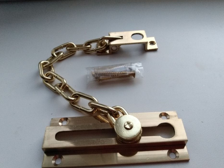 Ланцюжок для дверей куплений в Англії