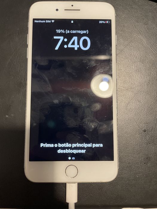 Iphone 8 com traseira partida