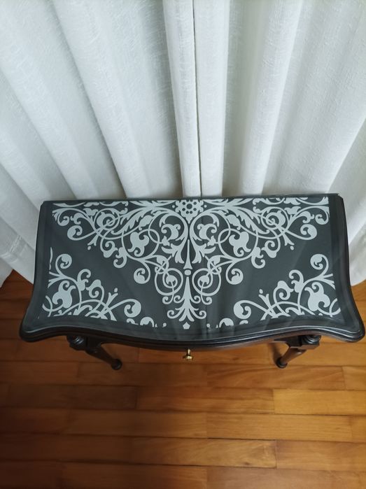 Mesa muito antiga de apoio restaurada estilo vitoriano