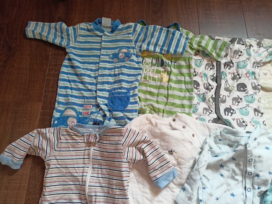 Zestaw ubranek niemowlęcych