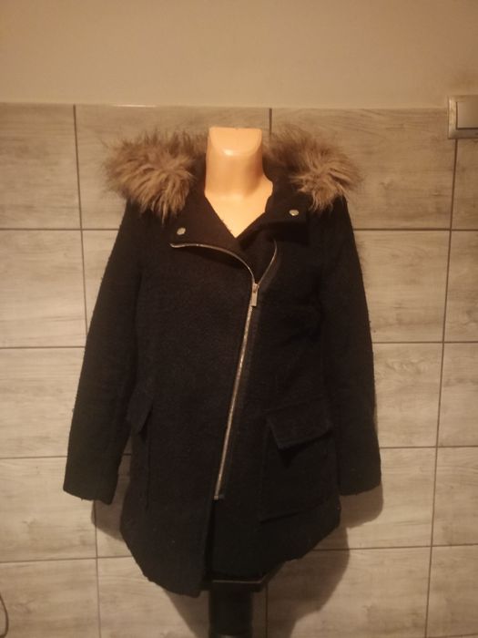 Ciepły polarowy płaszczyk z kapturem i futerkiem M