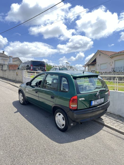 Opel corsa b bastante conservado