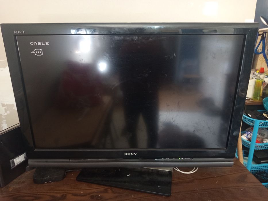 Televisão Sony Bravia 37” LCD – Modelo KDL-37V4000 – A funcionar