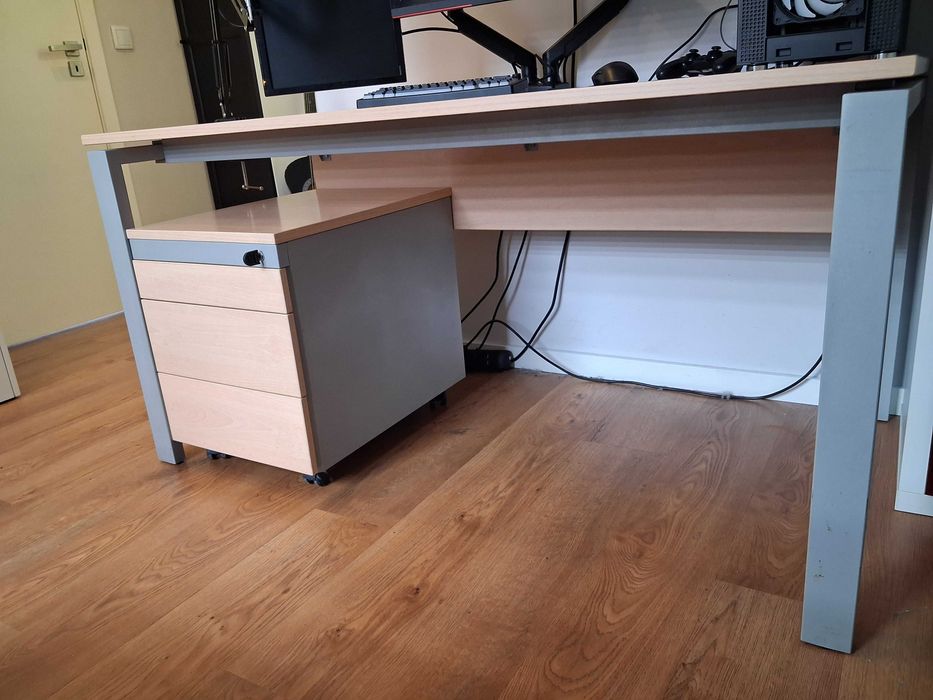 Secretaria e módulo gavetas