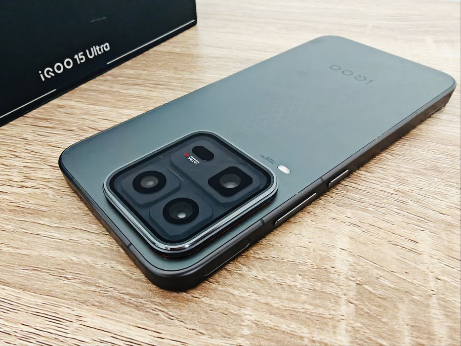 Vivo IQoo 15 Ultra - 16/512Gb - Preto