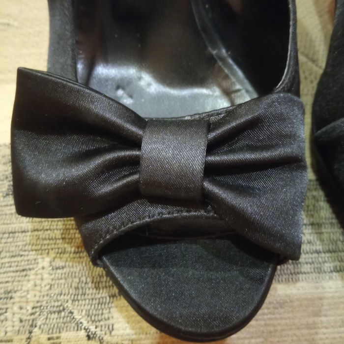 Mega Prima Moda aksamitne czarne szpilki r. 36 jak nowe