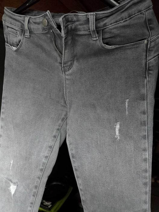Spodnie jeansowe damskie.