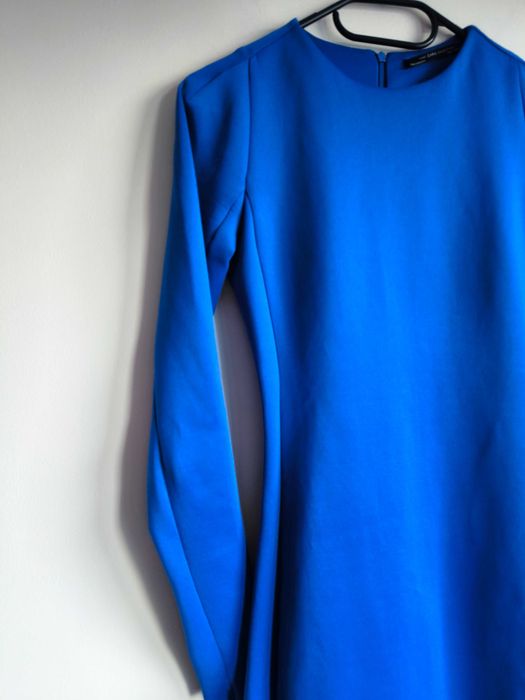 Elegancka i stylowa chabrowa sukienka Midi od Zary w rozmiarze S/36