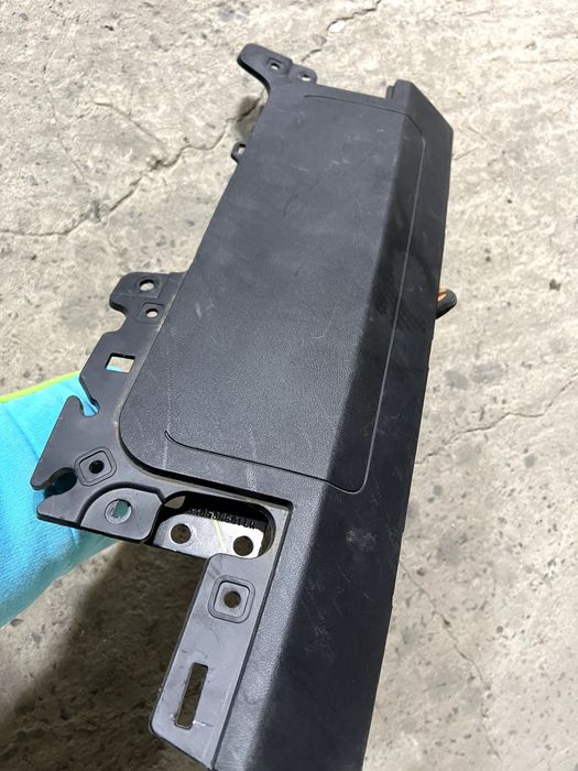 Подушка колін пасажира права Тесла 3 Разборка Tesla 3