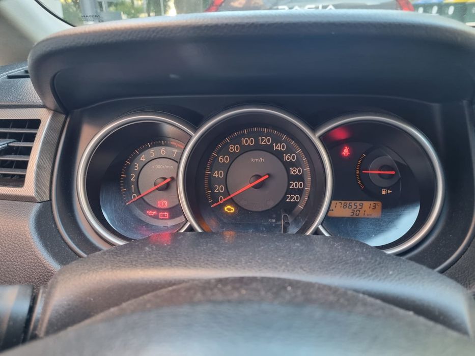 Nissan Tiida (2008)