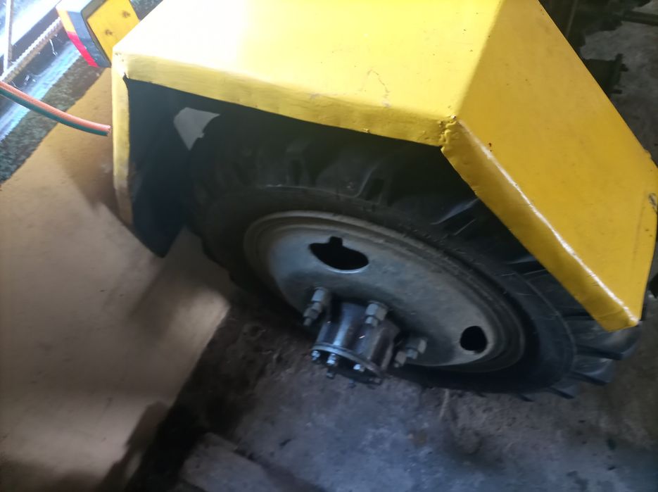 Traktor SAM robiony .