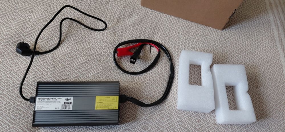 Зарядный пристрій LogicPower LiFePO4 (зарядное устройство)