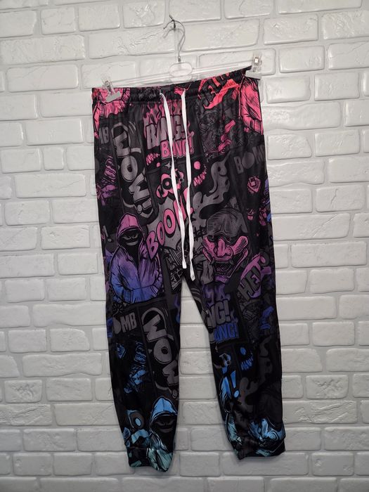 Spodnie dresowe  modne I stylowe z ciekawym nadrukiem