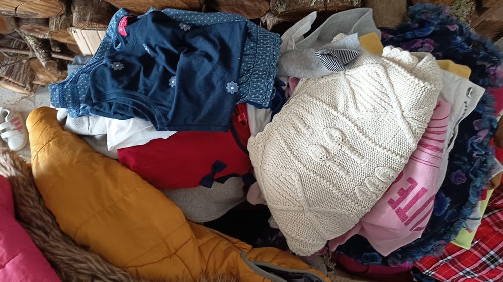 Roupa e calçado varias marcas.   528 peças