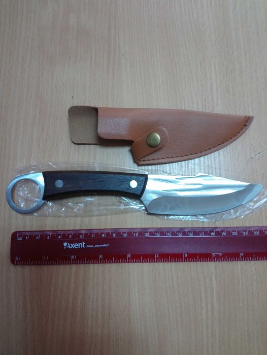 Ніж кухонний з чохлом