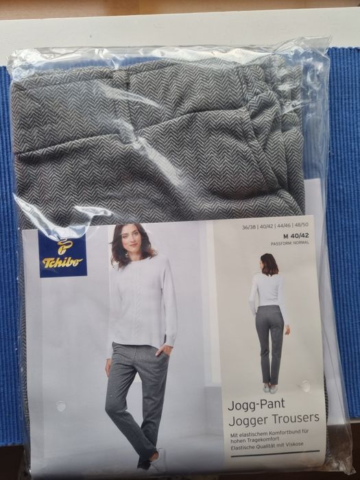 Joggery damskie , cieple jodełka 40/42