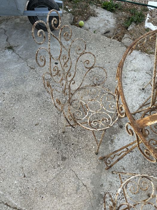 Mesa e cadeiras jardim