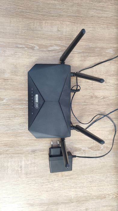 Продам роутер totolink