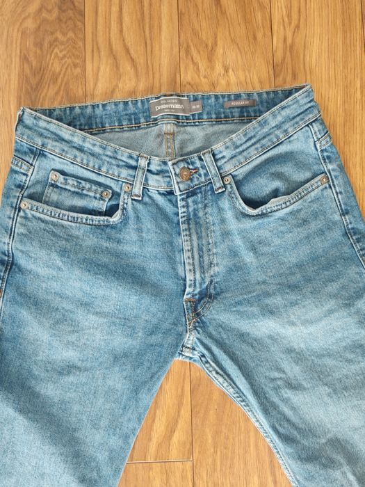 Spodnie jeansowe proste nogawki 30-30
