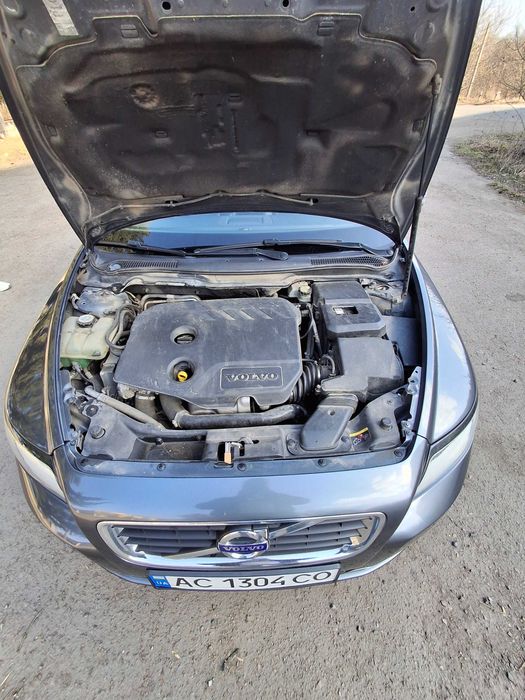 Продам volvo v50 2011року
