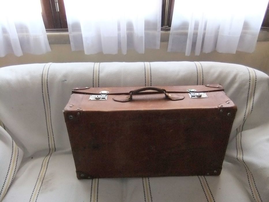 mala de cabedal bem conservada