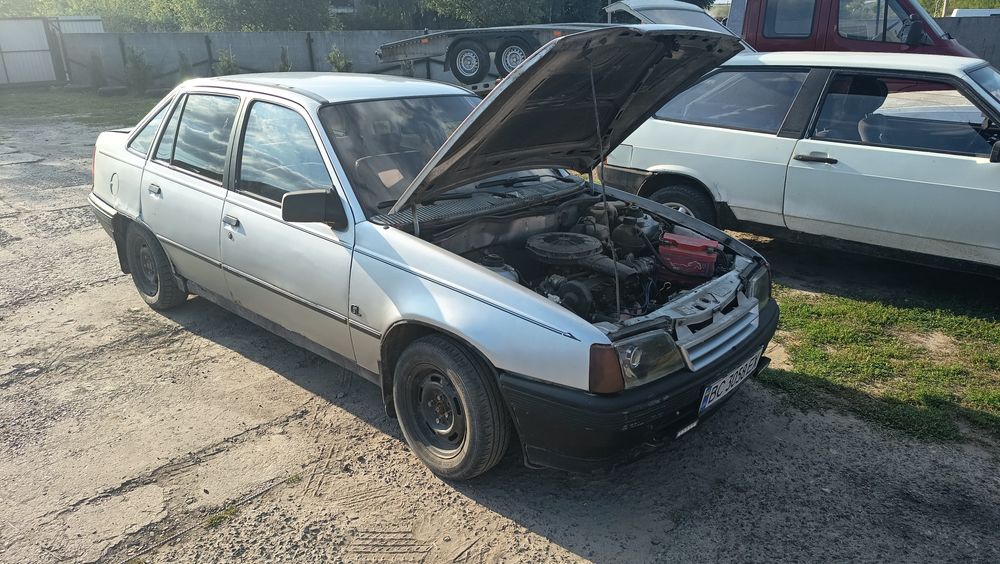 Розбираю Опель кадет аскона вектра а рекорд омега а