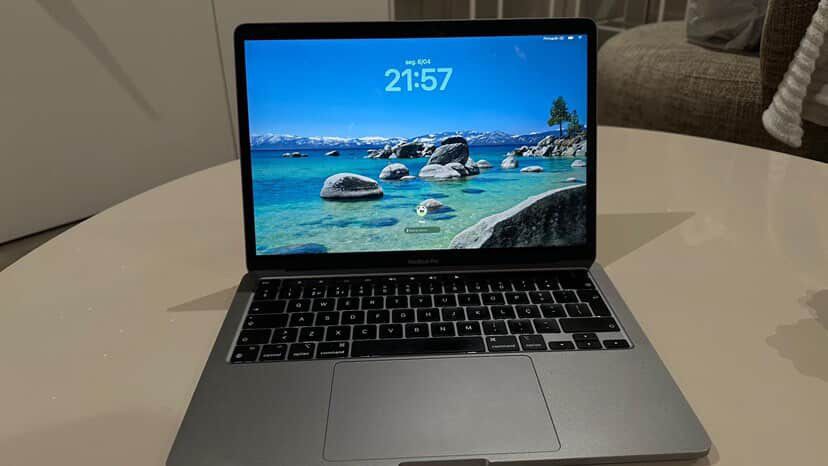 MacBook Pro 2022 M2