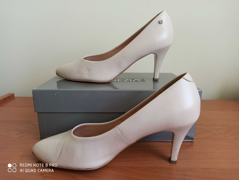 Buty na obcasie Venezia r.39 beżowe